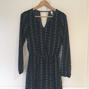 LIKE NEW | LONG SLEEVE CUT OUT DRESS M